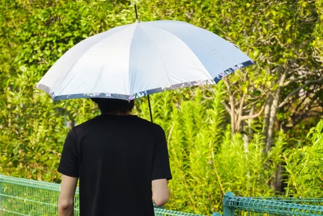 30代男性の日傘は恥ずかしい？のイメージ画像